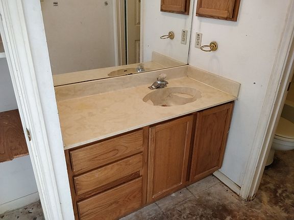 2nd image of 1807 Dakota St