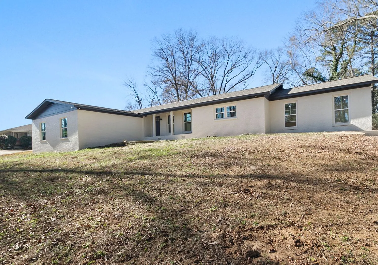 Cozy 3 Bed 3 Bath House! Available Now! — Photo 3