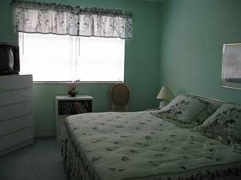4th image of 1821 NE 62nd St APT 327