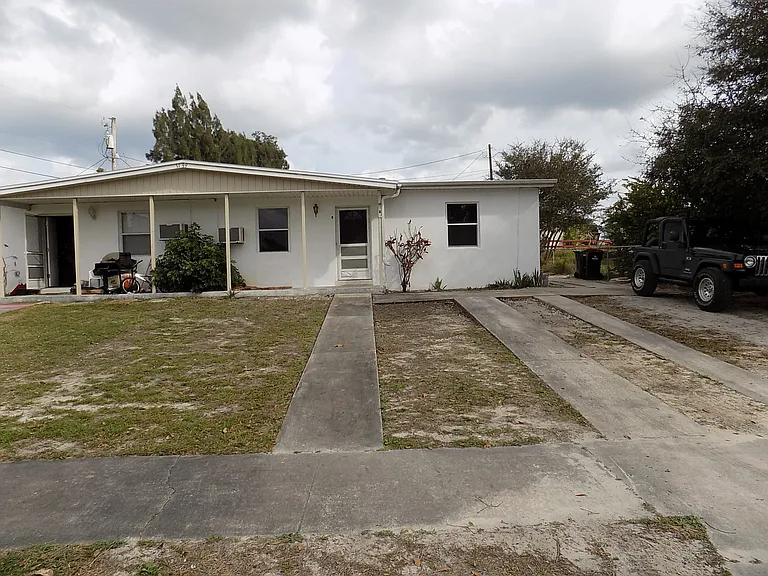 1199 Jordan Ct NE #B — Photo 2