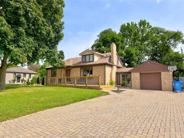 2574 Buckingham Dr, Windsor, ON N8T 2B6