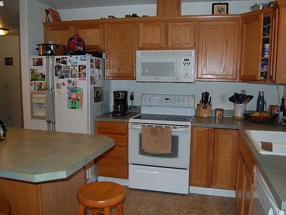 5th image of 625 SW Ash St