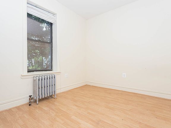 4th image of 22-07 19th St #D