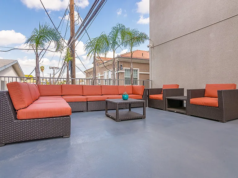 Regency Palm Court — Photo 13