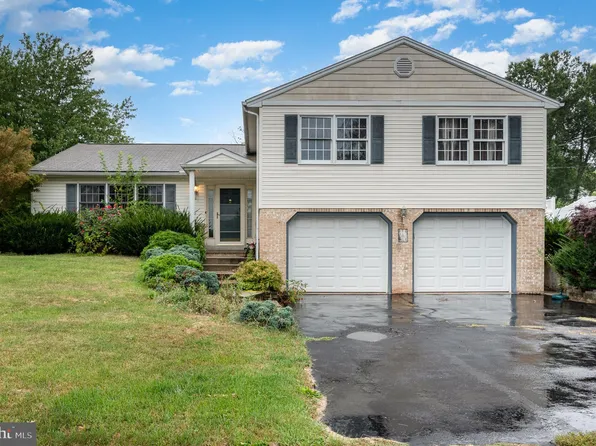 23 Corvair Dr, Dillsburg, PA 17019