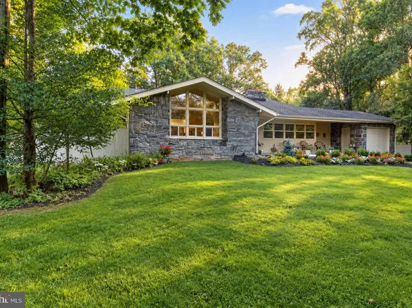 4 Forrest Central Dr, Titusville, NJ 08560