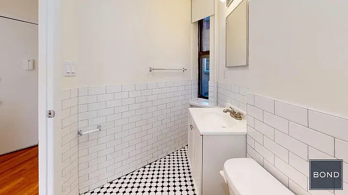 Rented by Bond New York | media 11