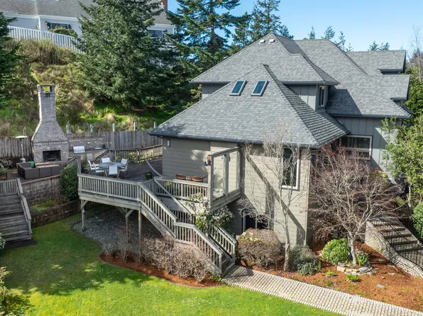 2024 Cedar Ct, North Bend, OR 97459