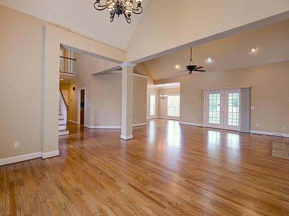 5th image of 65 Thorncrest Dr