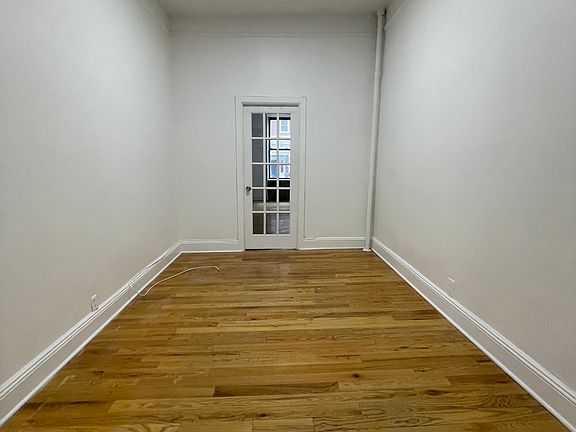 5th image of 311 W 55th St APT 1D
