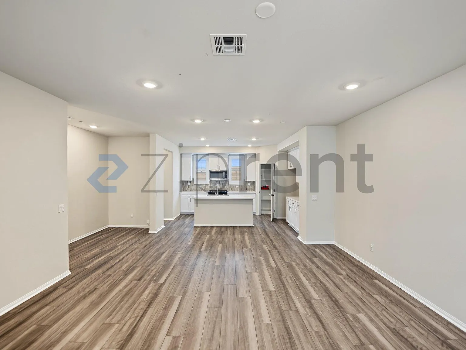 4 bed, 2.5 bath, 1698 sqft, $3,465 — Photo 4