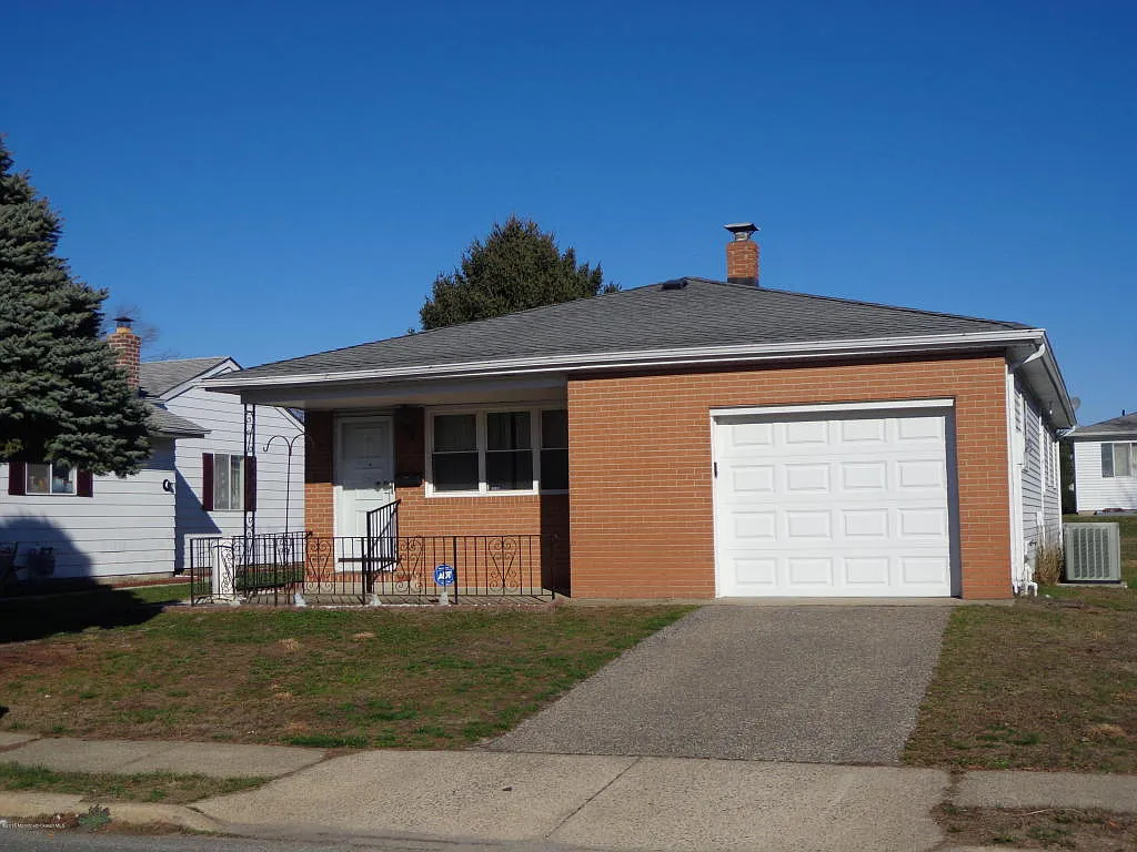 201 Port Royal Dr photo 1