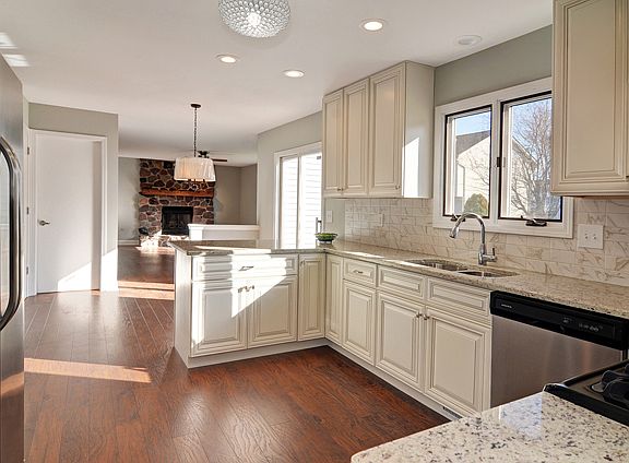 3rd image of 1804 Pembrook Ct