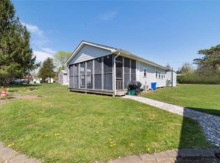 27 Henley St, Charlestown, RI 02813