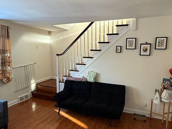 3rd image of 1232 Hale St