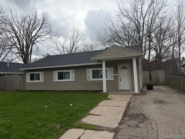 939 Ingleside Ave photo 1