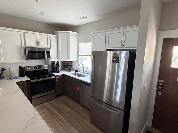 4th image of 135 Chateau Mountain Lane