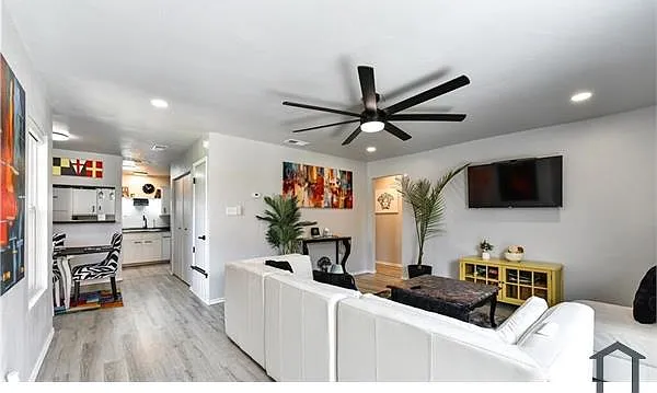 2203 Coach Dr — Photo 10