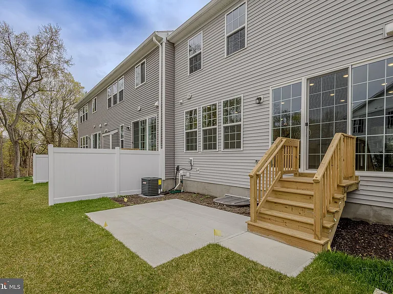 213 Harley Ln — Photo 33