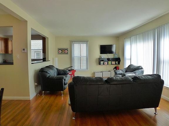 3rd image of 2226 Cedarview Dr