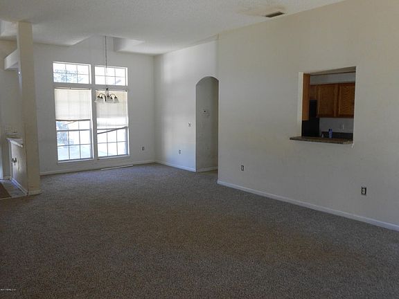 3rd image of 6644 Leslie Oaks Ln