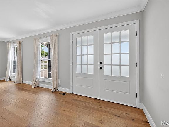 3rd image of 5036 Sherborne Dr