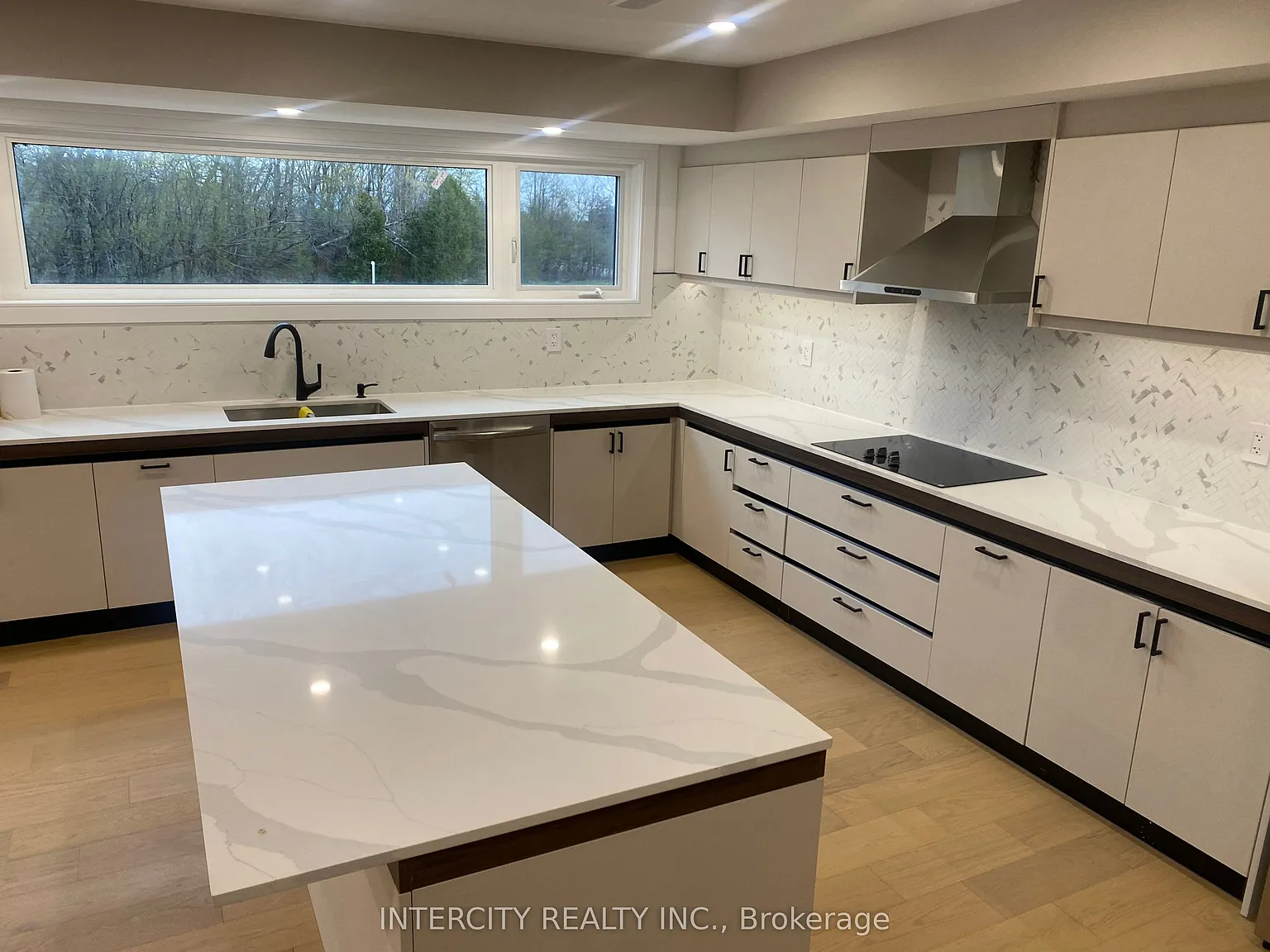 3 bed, $3,300 — Photo 2