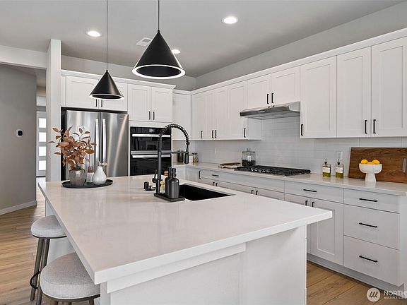 4th image of 2154 169th Street NE