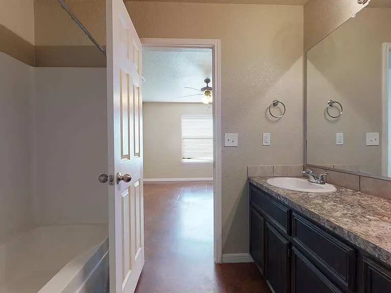 914 Ramblewood St #B — Photo 12