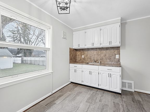 3rd image of 3224 N Blair Ave