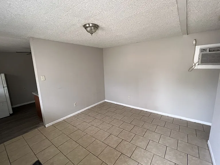 1625 Columbus Ave #B — Photo 5