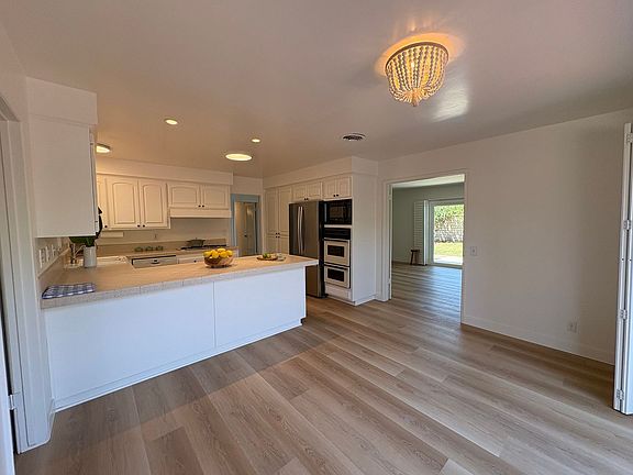 5th image of 8105 Tiara St