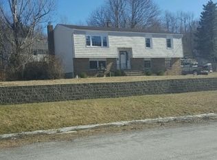 10 Meadow Ln, Vernon, NJ 07462