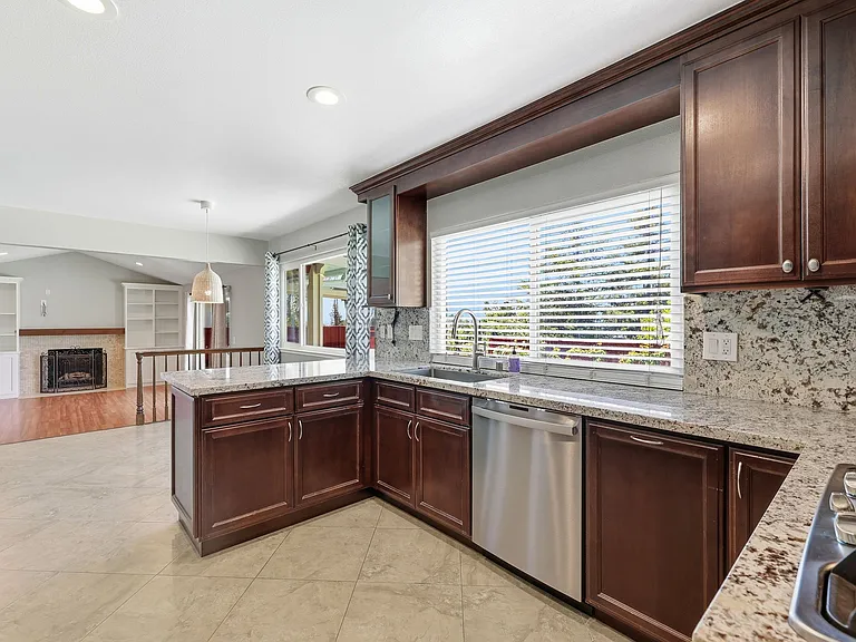 181 Piazza Way — Photo 14