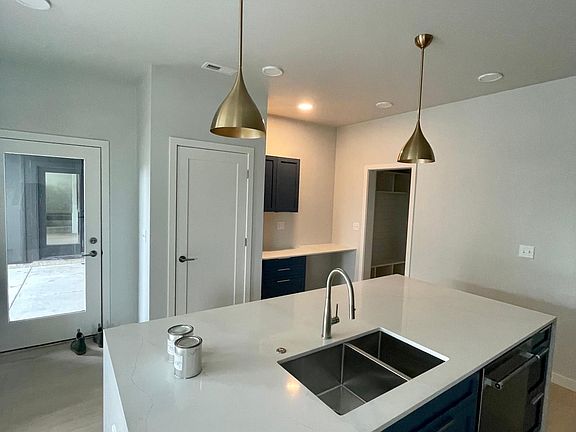 4th image of 3038 S 31st Ave
