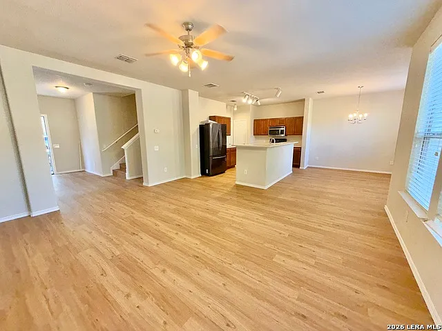 3 bed, 2.5 bath, 1669 sqft, $1,800 — Photo 3