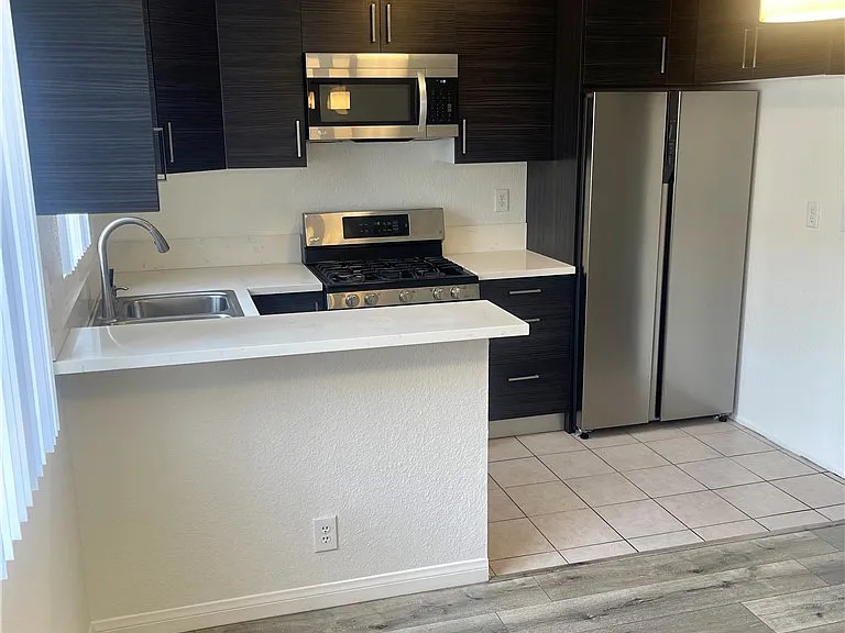 518 Oak St #7 — Photo 6