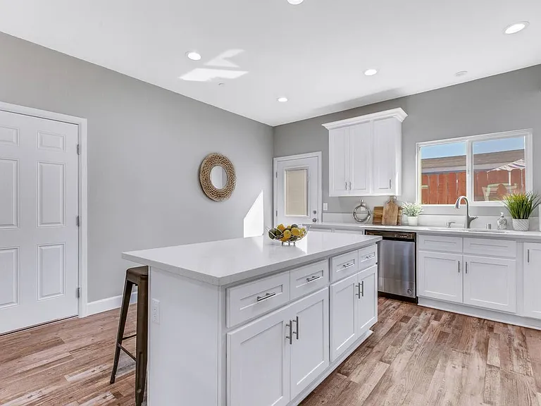 14415 Pontlavoy Ave — Photo 25