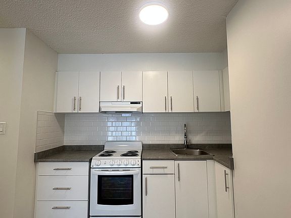 3rd image of 2228 Franklin St #212
