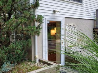 8 Oakwood Ct, Towaco, NJ 07082