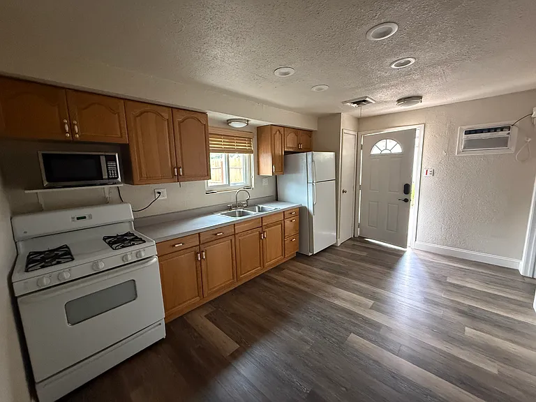 318 Cheney St #B — Photo 2