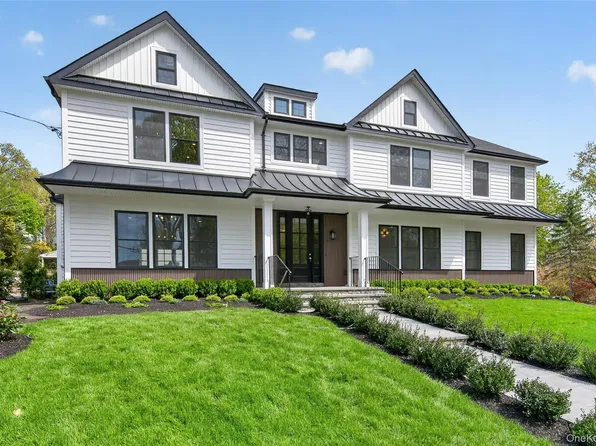 15 Ridge Drive, Port Washington, NY 11050