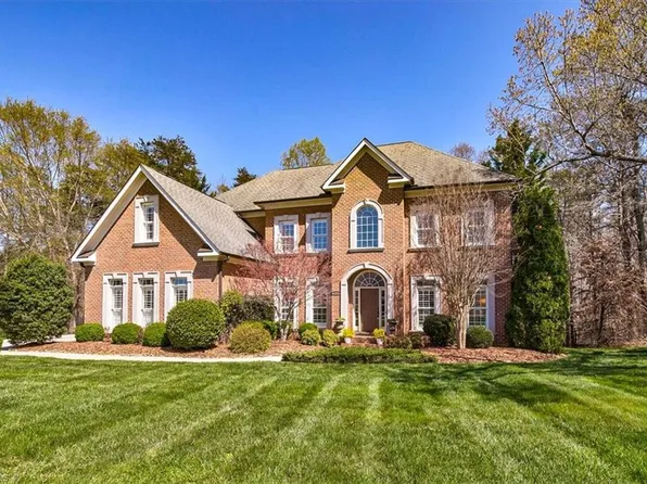 7626 Henson Forest Dr, Summerfield, NC 27358