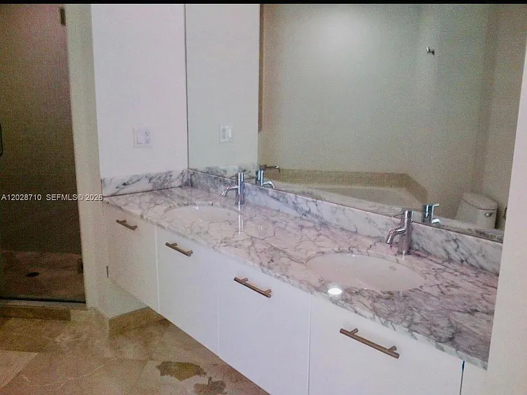 55 SE 6th St #1502 — Photo 13