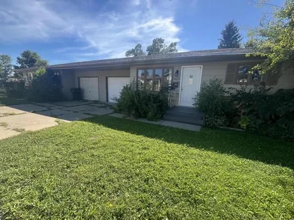 623 N 29th St, Bismarck, ND 58501