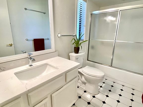4th image of 142 Cypress Pl