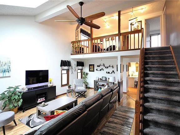 5th image of 24 Chiswick Dr