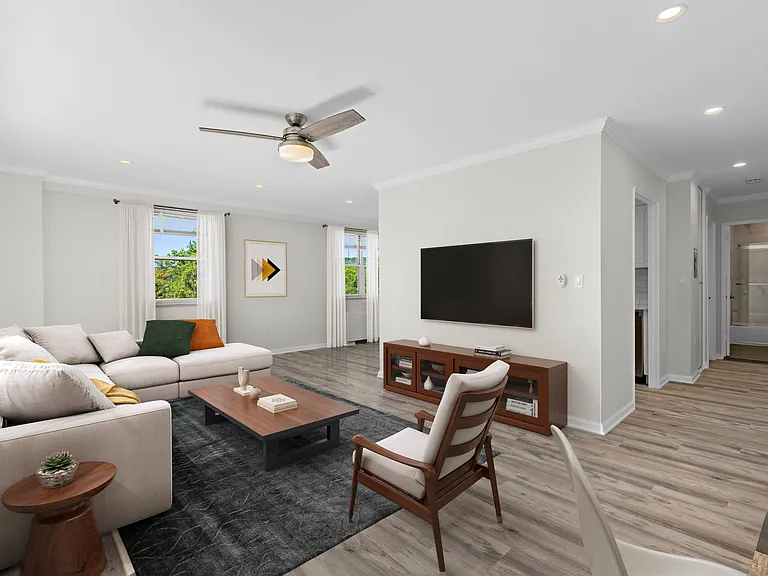 Hawthorne Towers Apartments — Photo 7