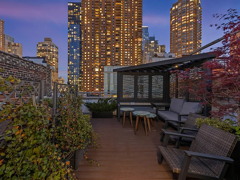 459 W 44th St #C — Photo 41