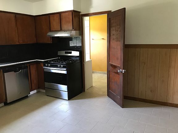 4th image of 701 Winton St